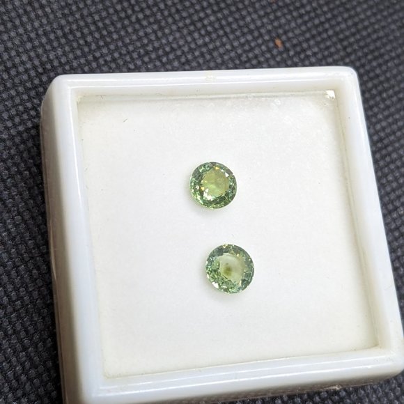 Set of two round 10mm green Nigerian tourmaline - Picture 3 of 4